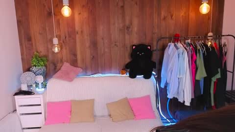 Annie online show from March 29, 7:46 pm