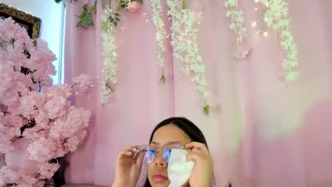 luu online show from June 4, 1:48 pm