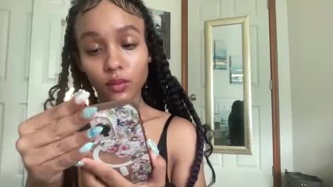 layla online show from September 30, 5:18 pm