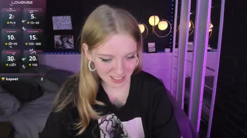 Snapshot of layla_glam chatting on September 20, 1:53 pm layla_glam online show from September 20, 1:53 pm