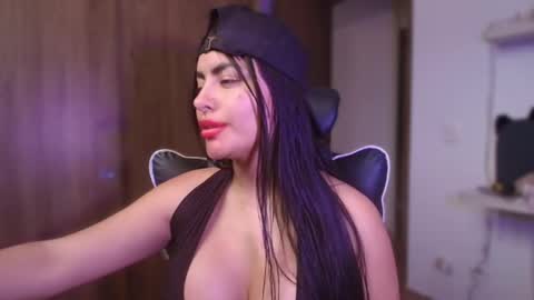 Layla online show from May 28, 1:31 pm