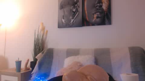 laylacruz online show from October 7, 6:07 am