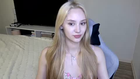 LaylaPretty001 online show from July 14, 4:17 am