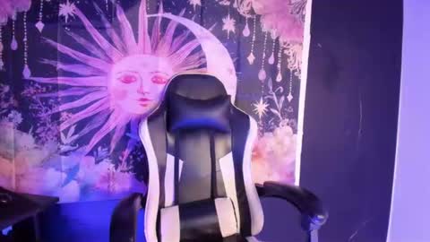 layra_66 online show from July 3, 5:19 pm