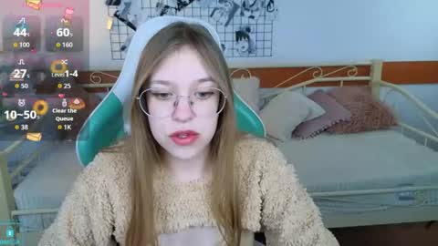 layriantavee online show from April 12, 8:28 am