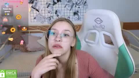 layriantavee online show from April 7, 6:26 am