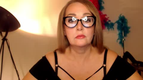 Snapshot of leadesire chatting on January 6, 3:19 pm LEA online show from January 6, 3:19 pm