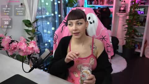 Leah online show from January 26, 7:21 am