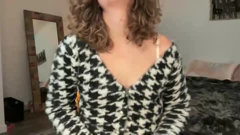 Leah Sparkles online show from December 5, 3:35 pm