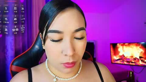 Snapshot of leahtemptation chatting on October 24, 10:33 am leah online show from October 24, 10:33 am
