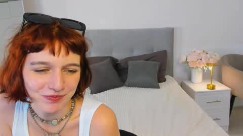 leelooyolo online show from September 9, 3:34 pm