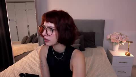 leelooyolo online show from September 10, 8:53 pm