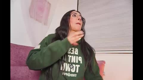 Leila online show from November 16, 1:44 pm