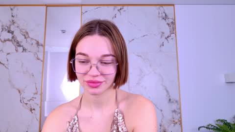 LeilaLawson online show from December 19, 7:07 pm