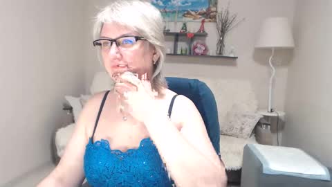 Leila Kinky online show from April 8, 6:26 am