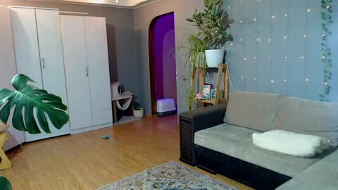 Lori online show from April 12, 11:50 pm