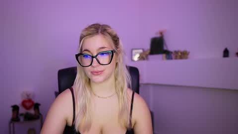 leokitty  online show from March 25, 2:53 pm