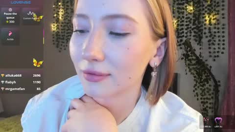 Leona online show from April 13, 1:51 am