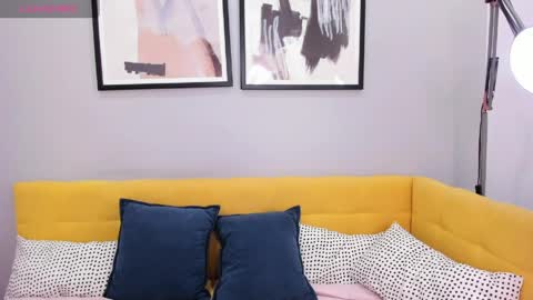 Leona online show from March 31, 1:49 am