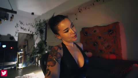 Snapshot of leonamell chatting on September 24, 10:42 pm Leo online show from September 24, 10:42 pm