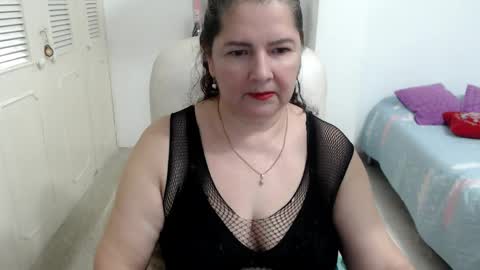 leonela   online show from April 4, 11:36 pm