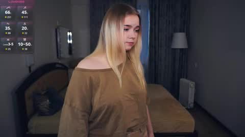 Hello everyone Im Lora Its my first day Were going to have fun together online show from October 20, 5:10 am