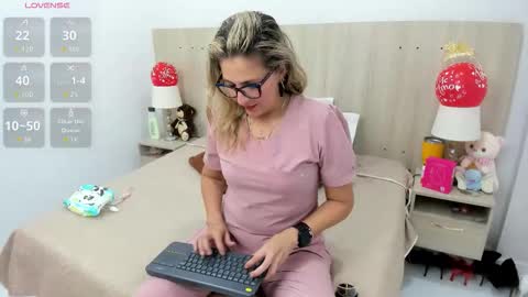 Lesly Santodomingo online show from February 23, 12:04 pm