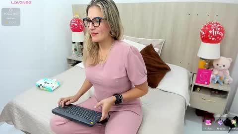 Lesly Santodomingo online show from February 17, 12:04 pm