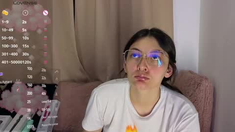 lessliee online show from April 29, 6:38 am