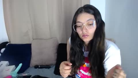 lessliee online show from April 13, 9:10 am