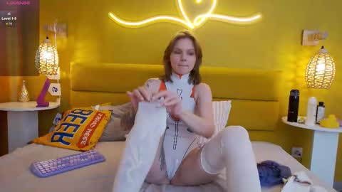 Lessy online show from October 2, 3:44 am