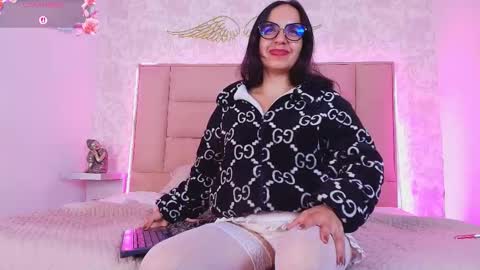 Leti White online show from February 6, 11:30 pm