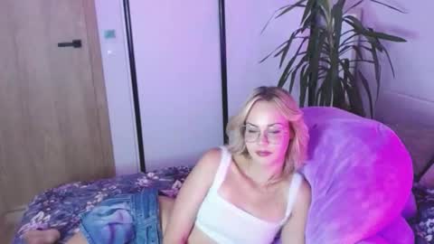 Lexie online show from September 10, 6:46 am