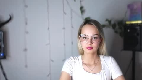 Lexie online show from January 7, 8:24 am