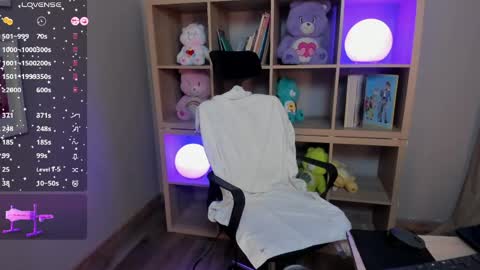 lexirouge           online show from May 29, 4:10 am