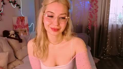Lily online show from June 23, 4:32 am