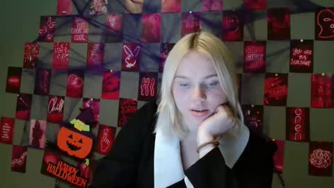 Leyla online show from October 2, 7:35 am