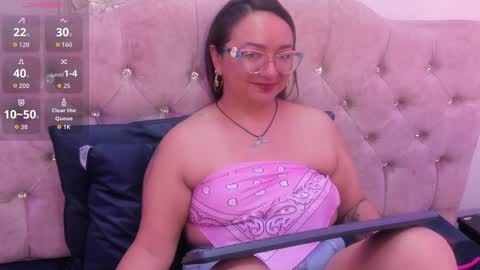 Snapshot of leyla_smithh chatting on September 20, 12:47 pm Leyla smithh online show from September 20, 12:47 pm