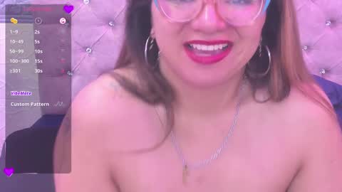 Snapshot of leyla_smithh chatting on October 18, 1:14 pm Leyla smithh online show from October 18, 1:14 pm