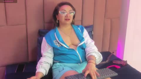 Snapshot of leyla_smithh chatting on September 18, 12:26 pm Leyla smithh online show from September 18, 12:26 pm