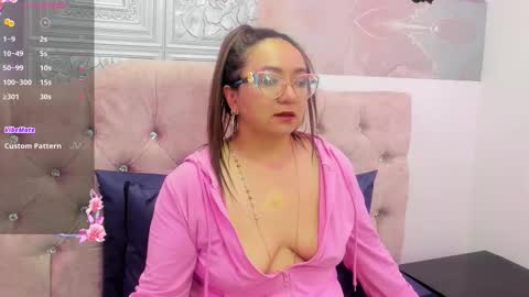 Snapshot of leyla_smithh chatting on September 28, 1:27 pm Leyla smithh online show from September 28, 1:27 pm