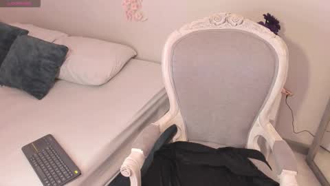 leyla woods online show from November 6, 1:50 pm