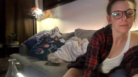 Hornystonerchick online show from December 6, 4:47 am