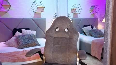 lhiam online show from April 11, 8:12 pm