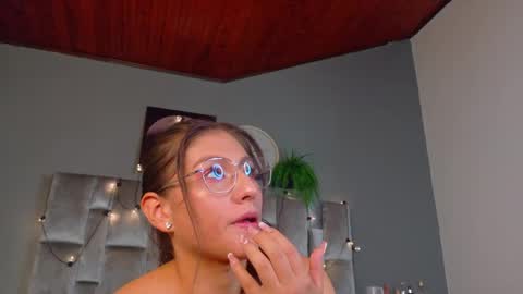 L I A   online show from May 16, 3:31 am