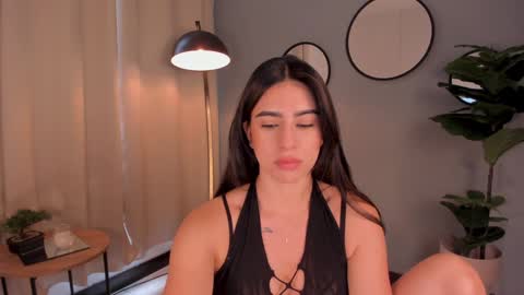 Snapshot of liapearce chatting on December 17, 1:27 pm Lia online show from December 17, 1:27 pm