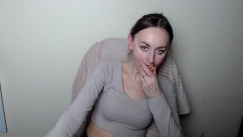 Lia online show from March 7, 3:41 pm