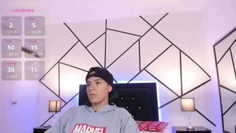 liiam_smith_ online show from March 6, 11:47 am