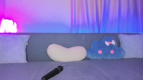 Emilia online show from December 20, 2:38 pm