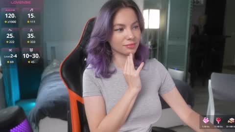 Snapshot of like_pie chatting on October 18, 7:00 am Ilona 3 OF online show from October 18, 7:00 am